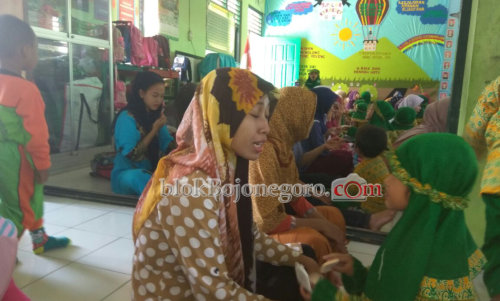KB-RA Fattahul Huda Pungpungan Lomba Anak Rias Ibu